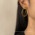 Einfache Crescent C-förmige dreidimensionale Ohrringe, geometrische Contour Hohlringe für Frauen